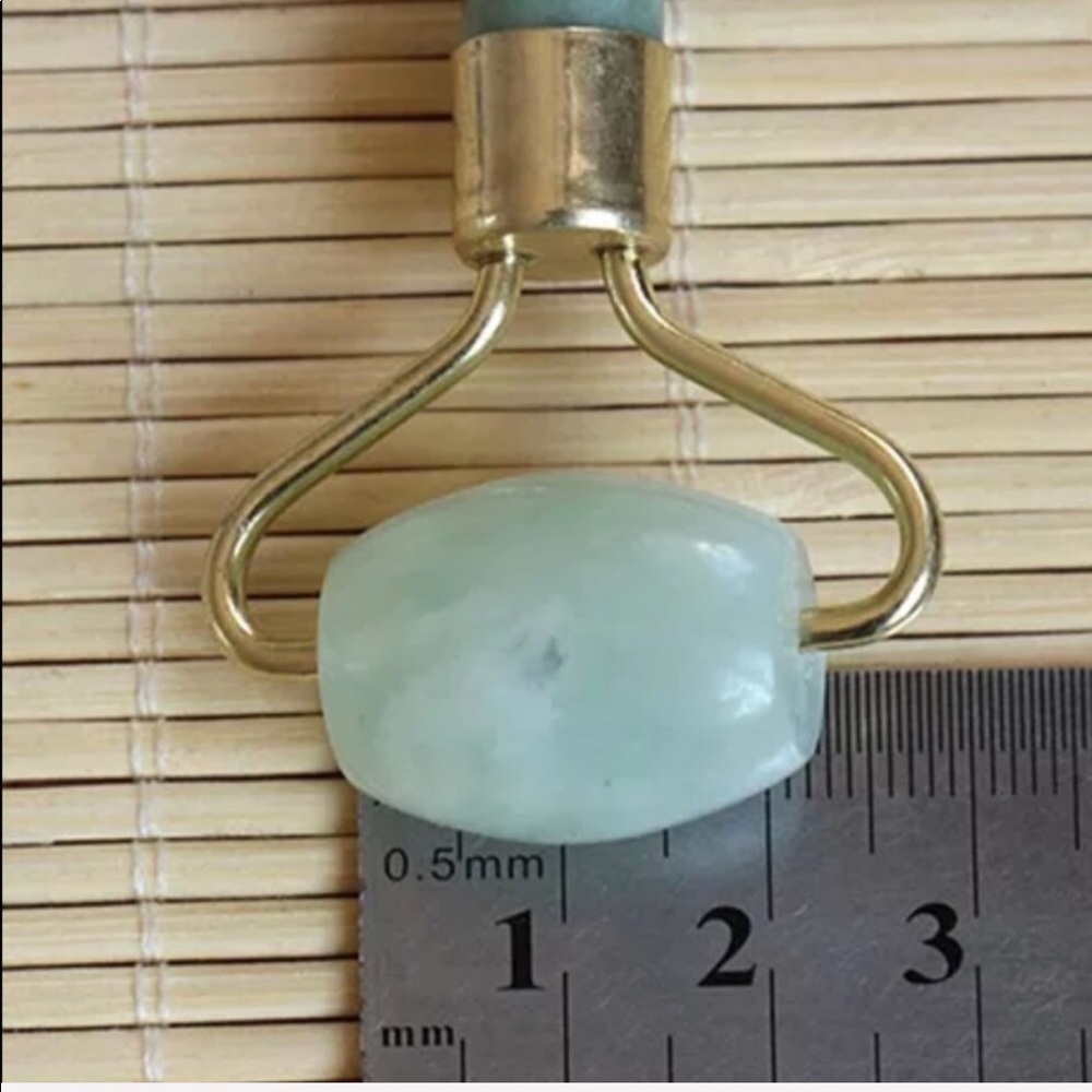 🎉HP🎉NWT Jade Gua Sha Facial Massage lymphatic Roller - Picture 3 of 4